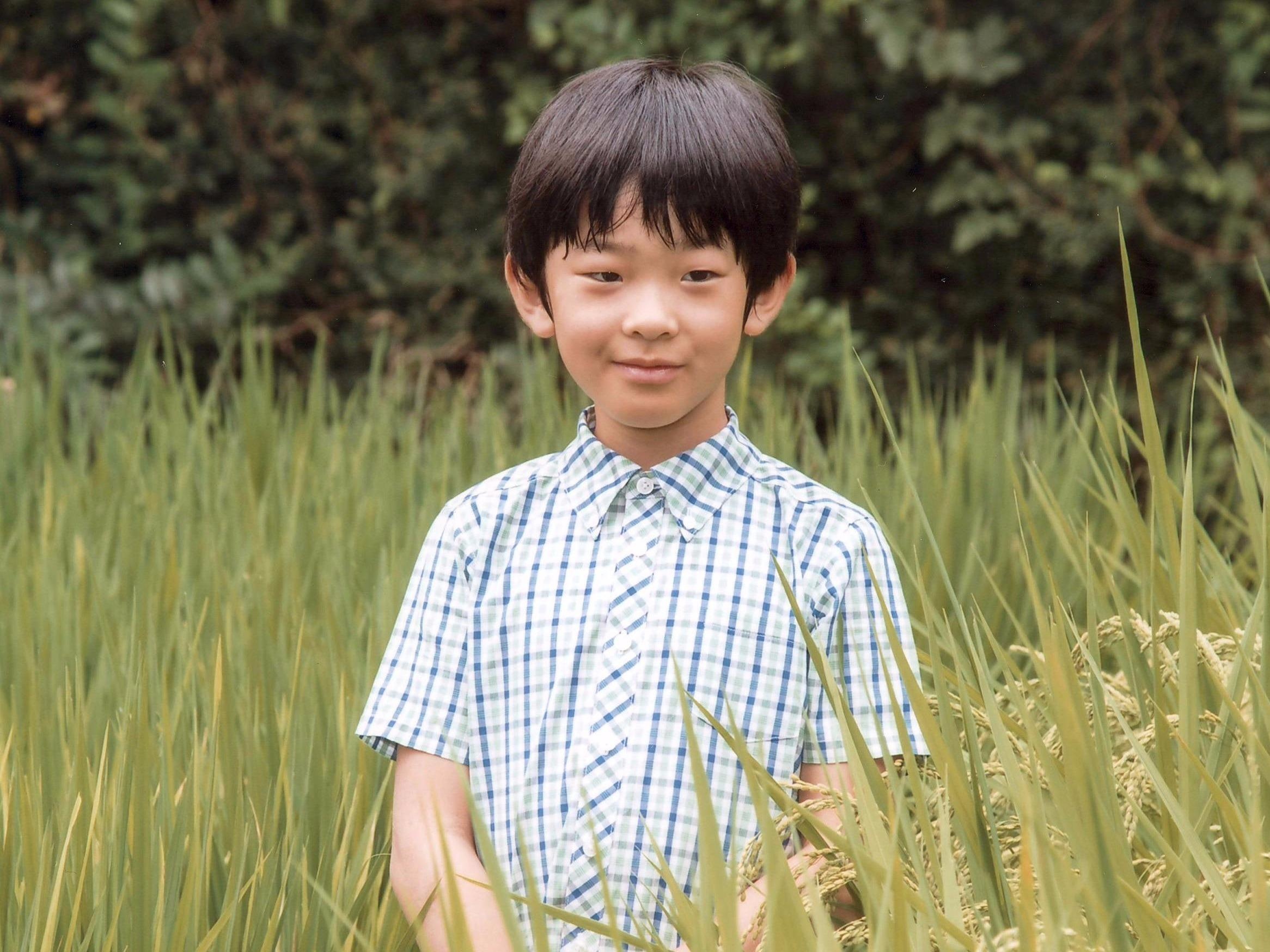 Hoang tu Hisashito cam cuoc lam dong hinh anh