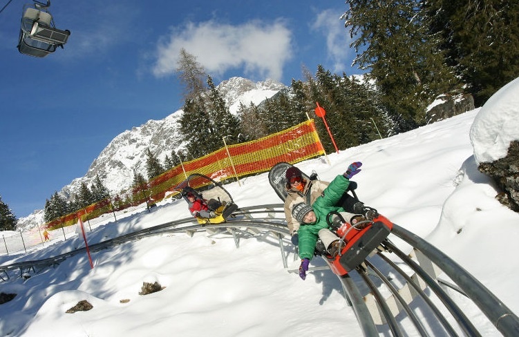 duong truot tren nui noi tieng anh 4