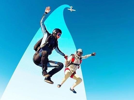 Phillip Van Coller bay luon tren khong hinh anh