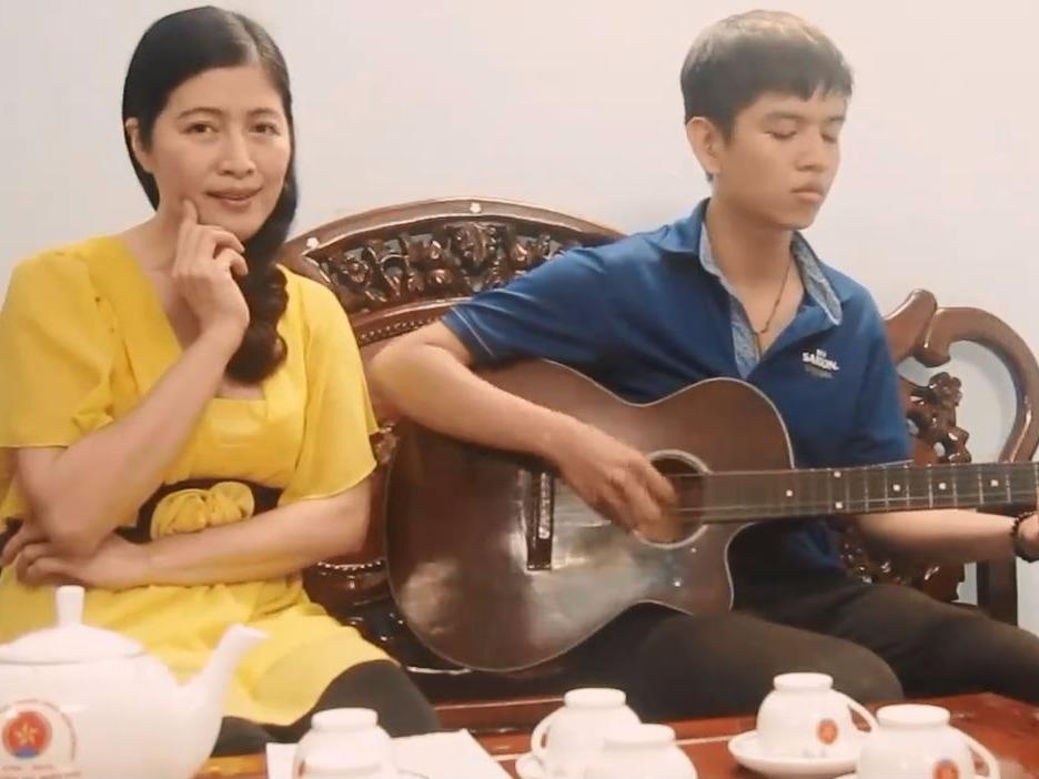 Con dan cho me hat 'Gui anh xa nho' hinh anh