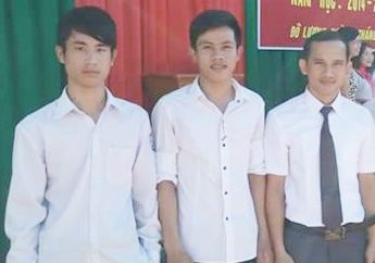 Nhat duoc vi tien, chang sinh vien ngheo tra lai nguoi mat hinh anh