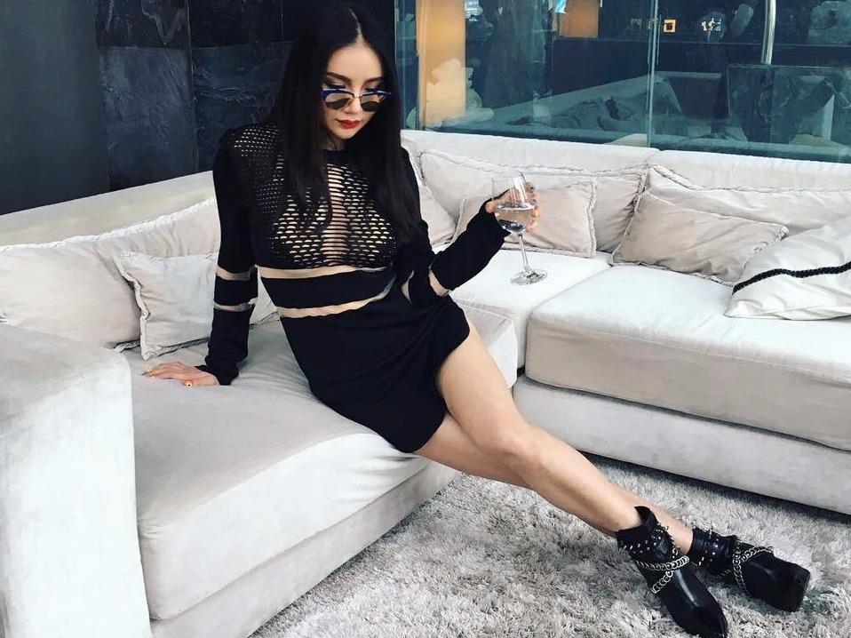 Tieu thu, thieu gia Singapore khoe cuoc song giau sang hinh anh