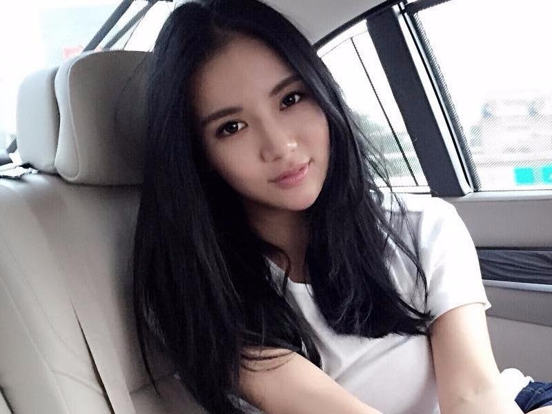 Nhung tieu thu, cong tu nha giau khong chi biet an choi hinh anh