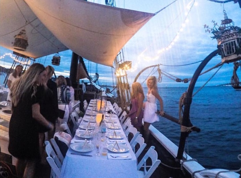 Nu sinh kiem tien nho tiec tung anh 5