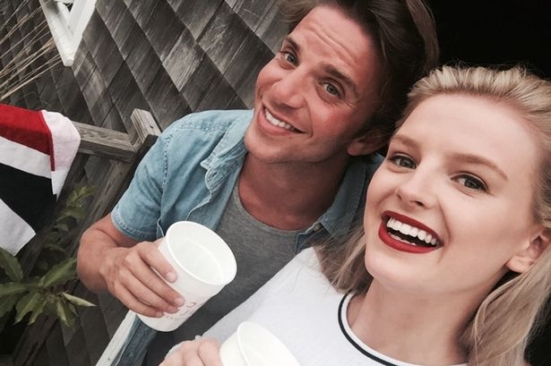 Nu sinh kiem tien nho tiec tung anh 1