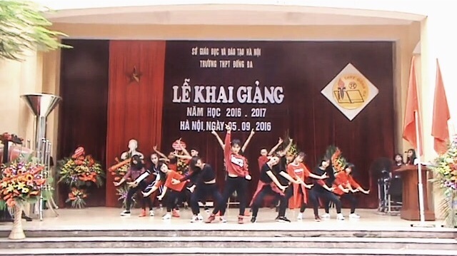 học sinh Hà Nội nhảy ảnh 1 hoc sinh Ha Noi nhay anh 1