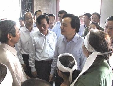 Bo GD&DT trao gan 1,5 ty dong cho nganh giao duc mien Trung hinh anh