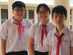 Ba hoc sinh THCS thiet ke phan mem Su Viet hinh anh