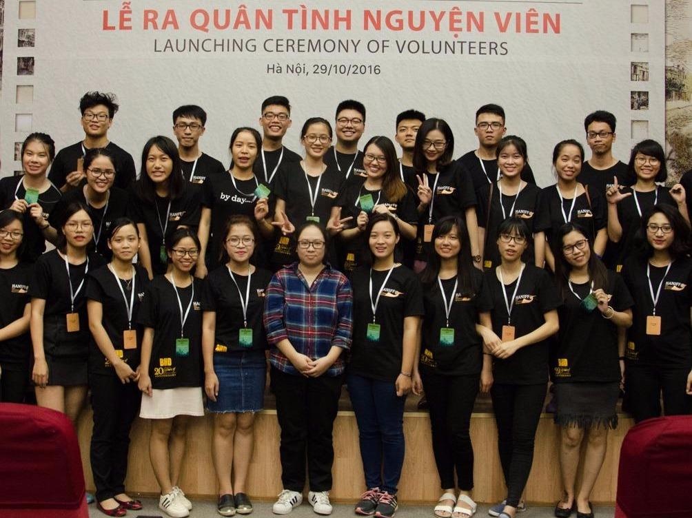 Le ra quan tinh nguyen vien cho Lien hoan phim quoc te 2016 hinh anh