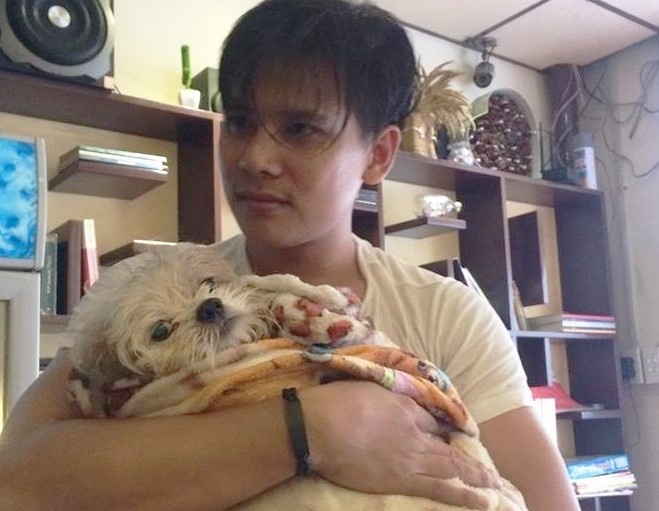 chàng trai nhảy xuống kênh cứu chó lạ ảnh 1 chang trai nhay xuong kenh cuu cho la anh 1