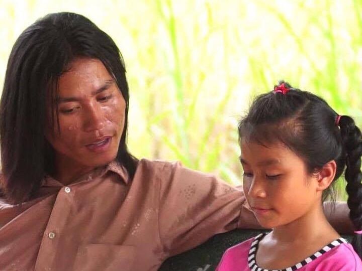 'Tinh ngheo co nhau' cua hai cha con ban keo keo hinh anh