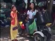 Hai cha con hat rong bai 'Tinh ngheo co nhau' hinh anh