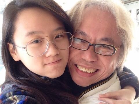 Cap 'ong chau' lech nhau 40 tuoi bat ngo hoan dam cuoi hinh anh