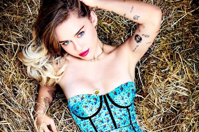 Khan gia phan doi khi Miley Cyrus duoc khen ‘quyen ru nhat the gioi’ hinh anh