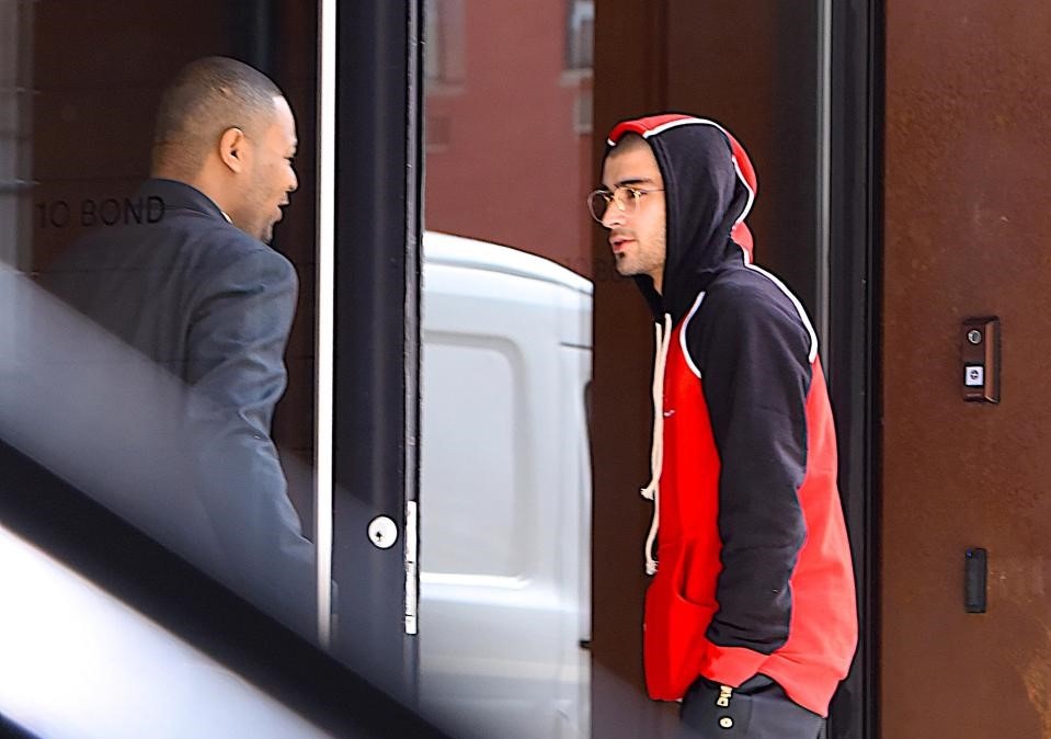 Zayn Malik xuat hien tai nha Gigi Hadid, nghi tai hop hinh anh