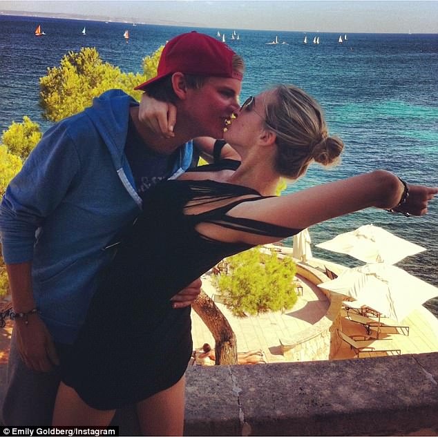 Bạn gái cũ của Avicii đau buồn ảnh 2 Ban gai cu cua Avicii dau buon anh 2