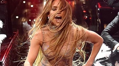 Jennifer Lopez gan 50 tuoi van tu tin dien do dien ho bao hinh anh