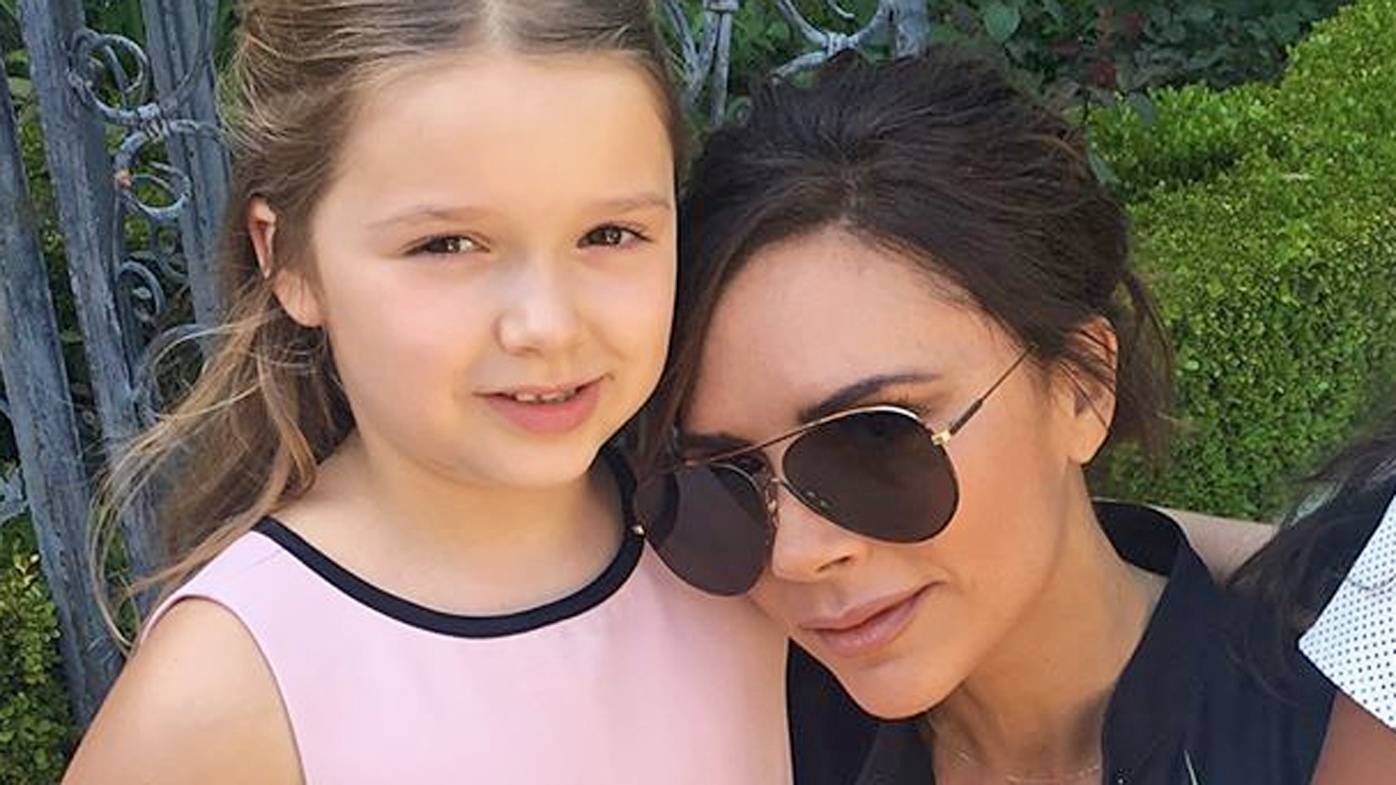 Victoria Beckham chia se video Harper doc thu khien dan mang thich thu hinh anh
