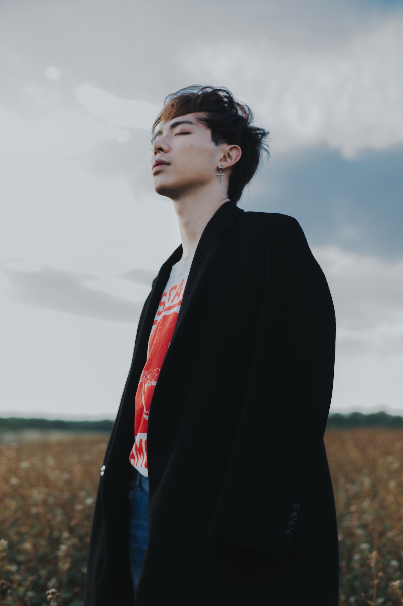 Erik ra mat MV moi anh 1