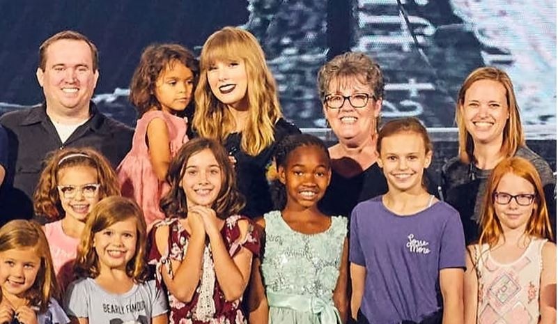 Taylor Swift moi 2.000 tre em mo coi du tong duyet tour dien hinh anh