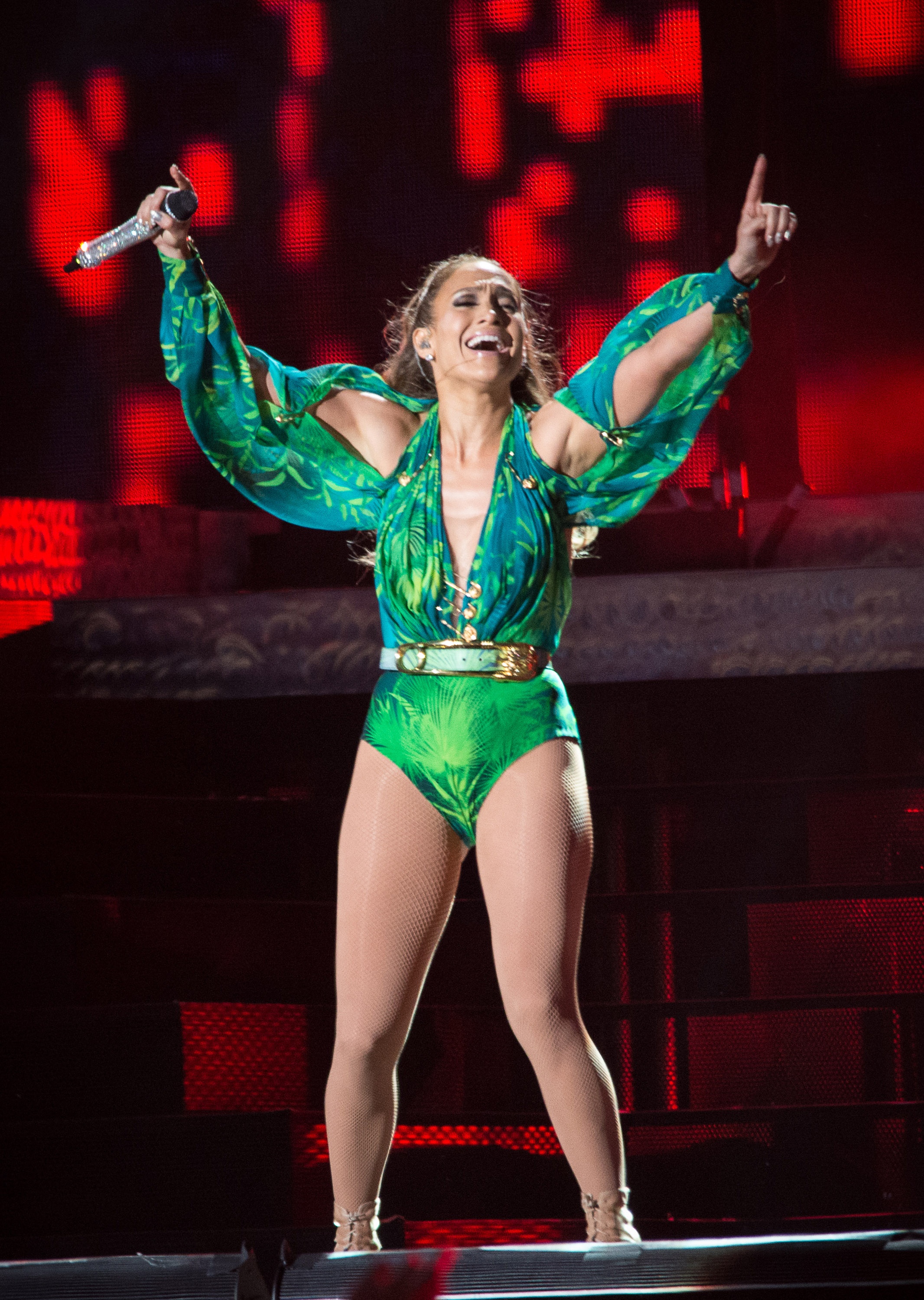 Trang phục diễn hở bạo của Jennifer Lopez ảnh 12 Trang phuc dien ho bao cua Jennifer Lopez anh 12