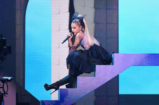 Dan sao nu bieu dien goi cam tai Billboard Music Award hinh anh