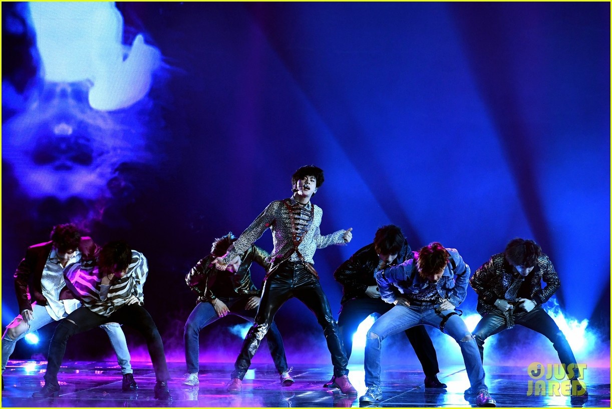 BTS trình diễn Fake Love ảnh 1 BTS trinh dien Fake Love anh 1