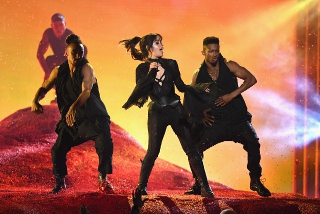 Ariana Grande le trao giai Billboard 2018 anh 8