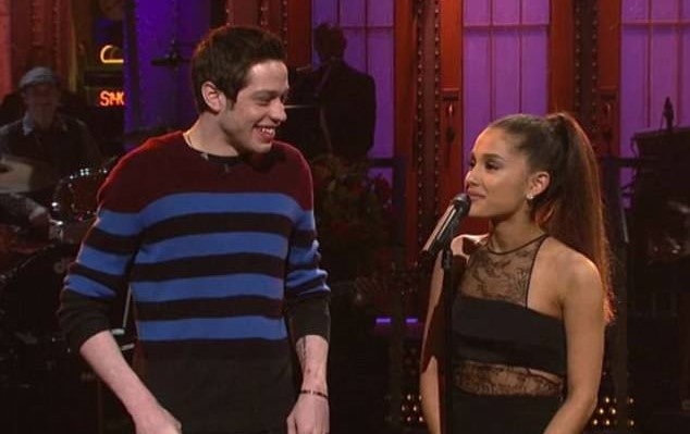 Ariana Grande hen ho tinh moi sau khi chia tay Mac Miller hinh anh