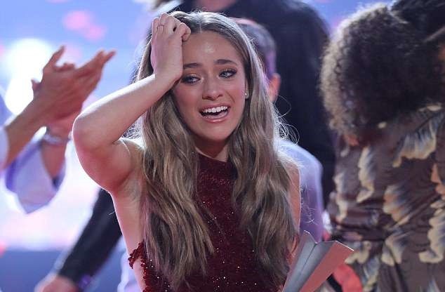 Co gai 15 tuoi tro thanh quan quan The Voice My hinh anh