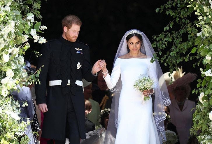 NTK to vay cuoi cua Meghan Markle la dao nhai bi dan mang chi trich hinh anh