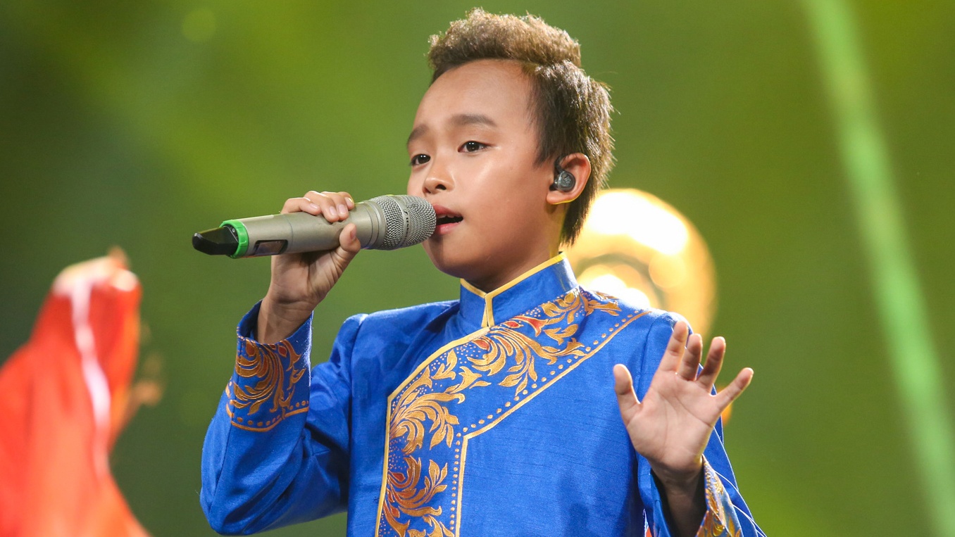 Ho Van Cuong gap su co khi hat 'Ve mien Tay' hinh anh