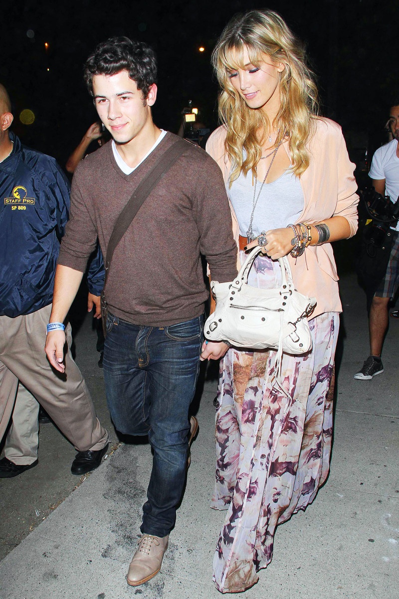 Lich su tinh ai cua Nick Jonas anh 8