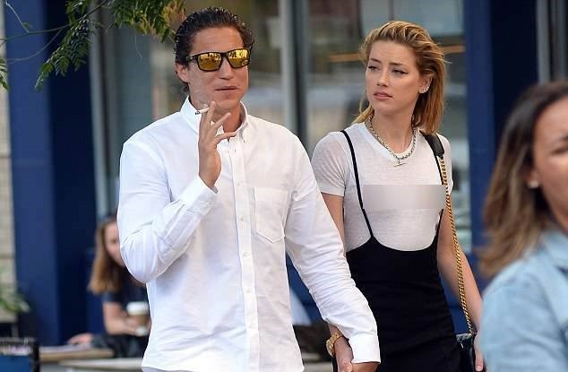 Amber Heard hen ho tinh moi sau khi chia tay ty phu Elon Musk hinh anh