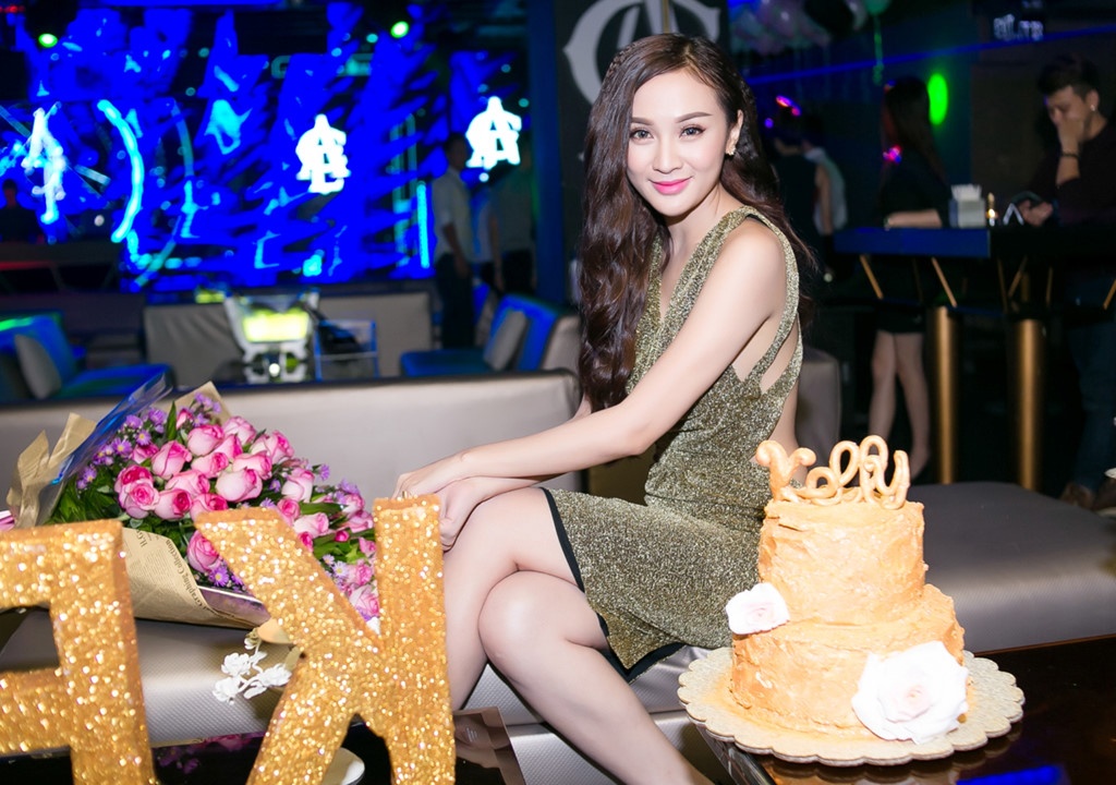 Hot girl Kelly Nguyen lam dung dao keo den kho nhan ra anh 6