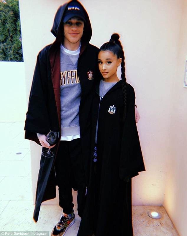 Bạn trai tặng nhẫn kim cương đắt tiền cho Ariana ảnh 2 Ban trai tang nhan kim cuong dat tien cho Ariana anh 2