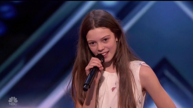 Giong ca 13 tuoi ‘gay sot’ tai America’s Got Talent hinh anh