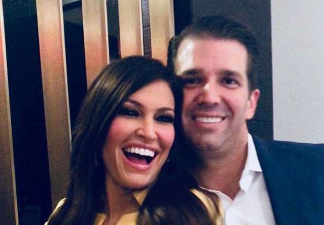 Con trai Tong thong Trump hen ho tinh moi khi vua ly hon vo hinh anh