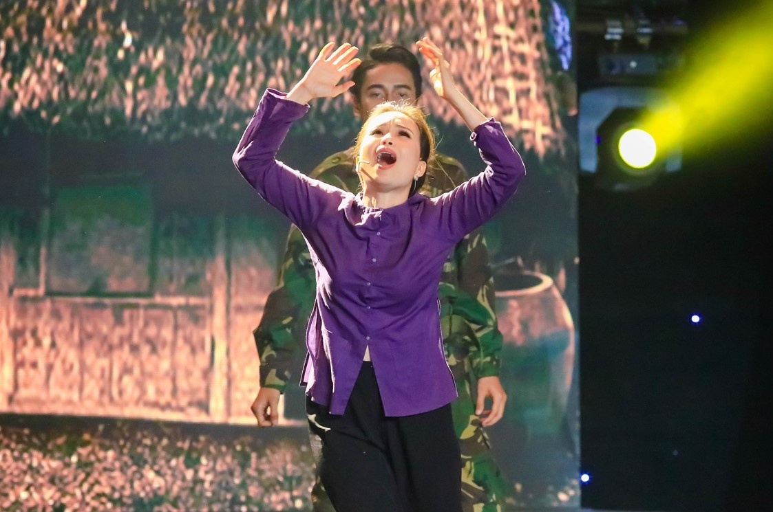 Cam Ly ho tro phan du thi cua thi sinh hinh anh