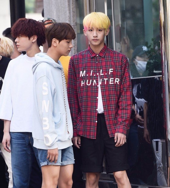 Nguoi noi tieng bi phan doi vi ao phan cam anh 9