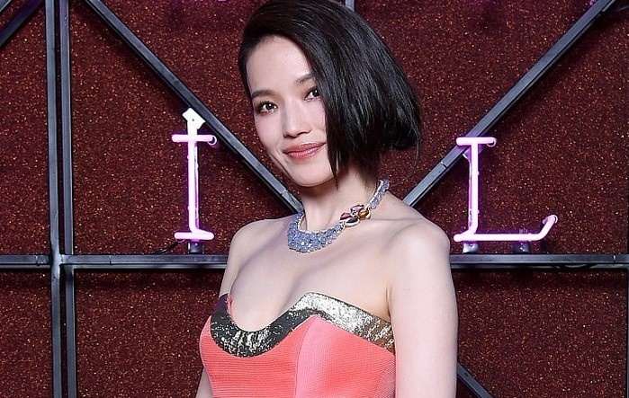 Thu Ky, Bella Hadid long lay tai dem tiec thoi trang hinh anh