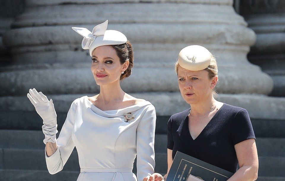 Dau an thoi trang thanh lich cua Angelina Jolie hinh anh