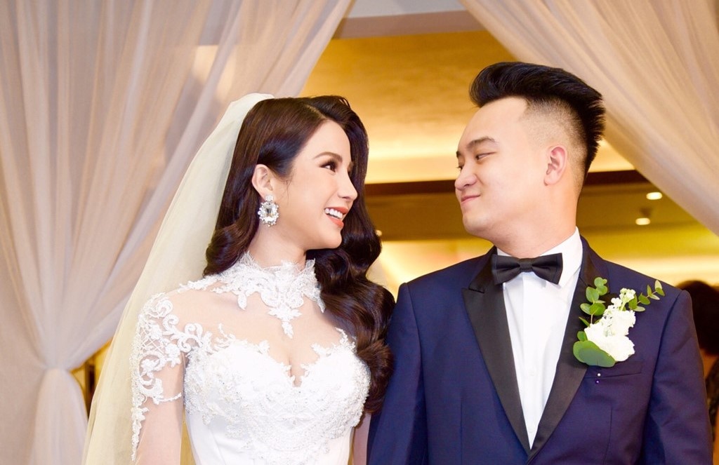 Dan mau cua Vietnam's Next Top Model lan luot len xe hoa, sinh con hinh anh