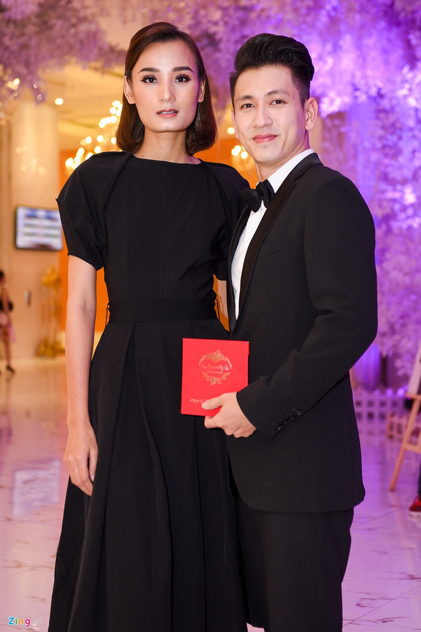 Thi sinh Next Top Model Viet len xe hoa,  sinh con anh 9