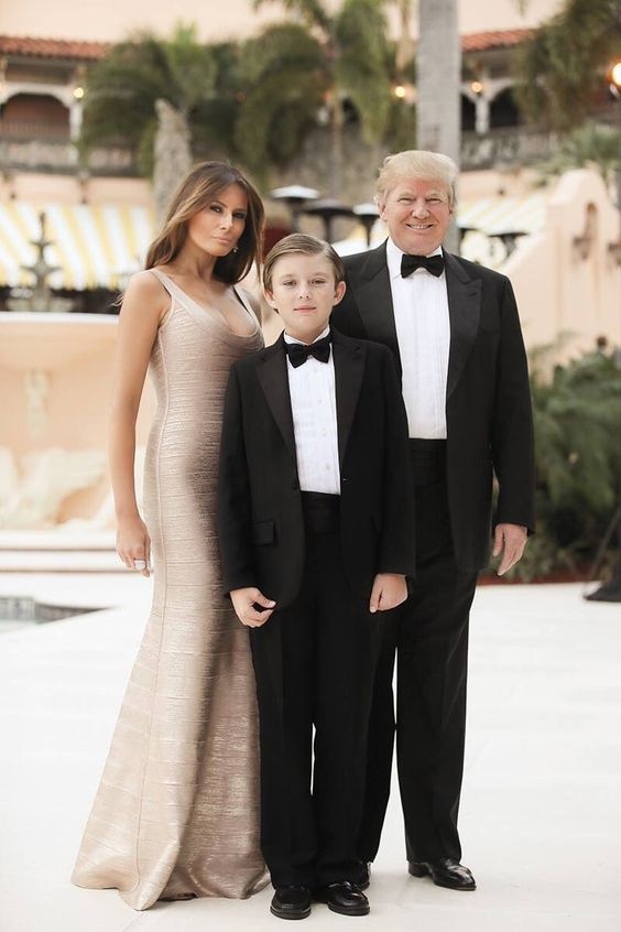 Phong cach thoi trang cua Barron Trump anh 5
