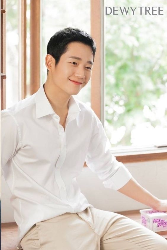 Phong cach thoi trang cua dien vien Jung Hae In anh 4