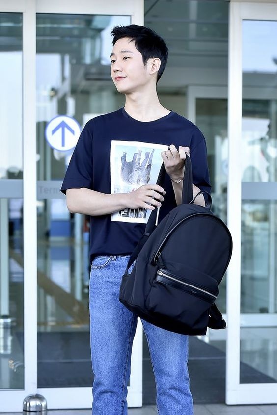 Phong cach thoi trang cua dien vien Jung Hae In anh 5