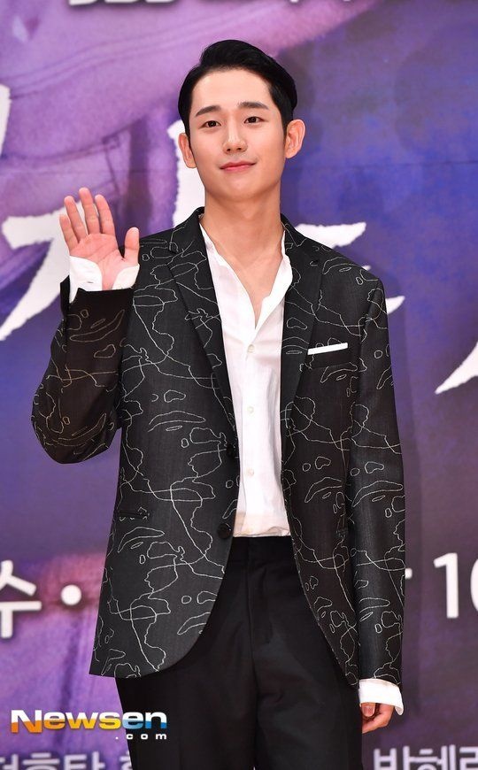 Phong cach thoi trang cua dien vien Jung Hae In anh 3