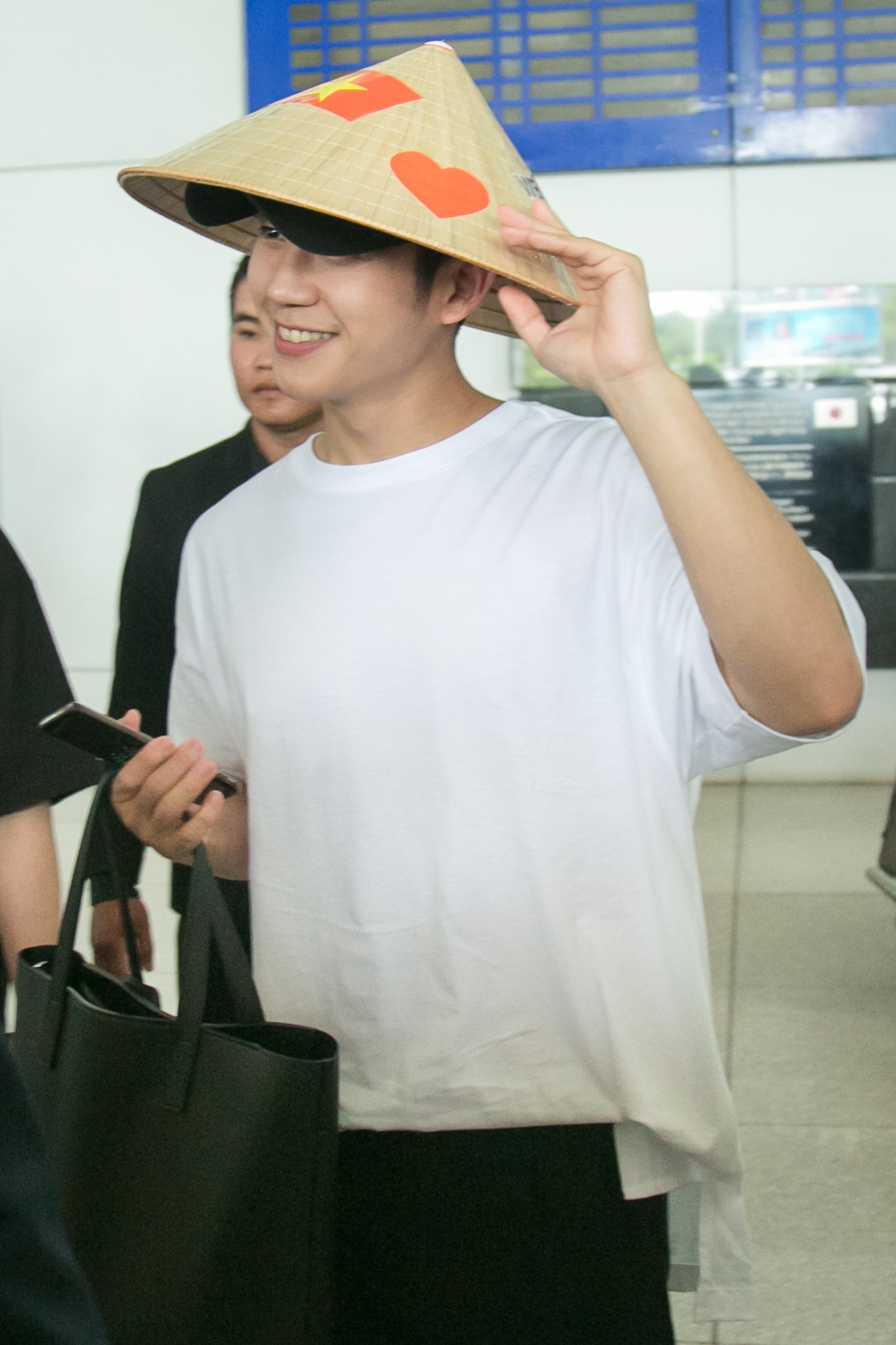 Phong cach thoi trang cua dien vien Jung Hae In anh 1