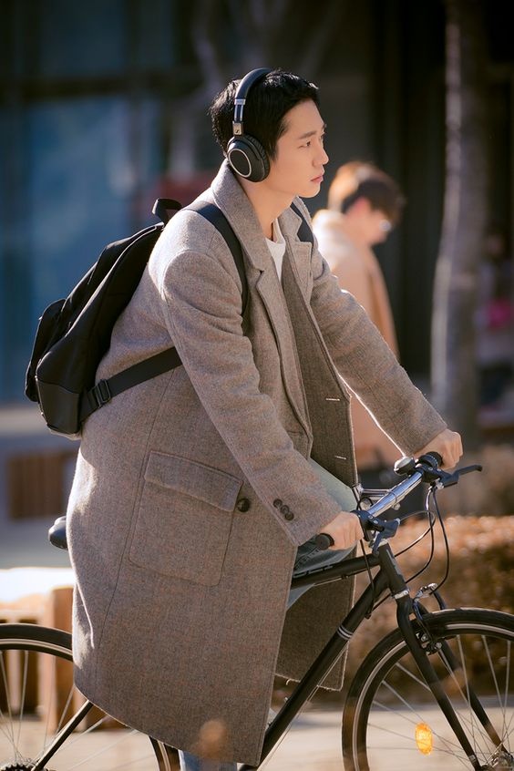 Phong cach thoi trang cua dien vien Jung Hae In anh 8